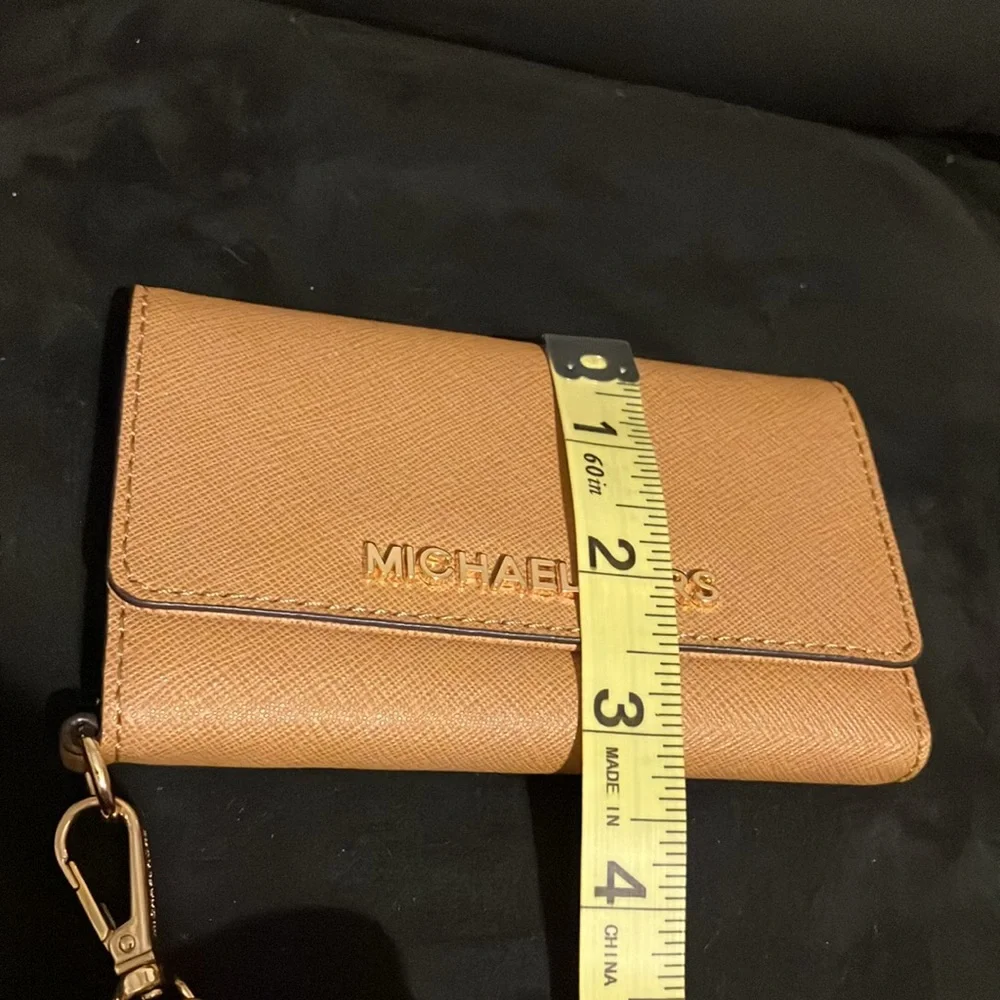 Michael Kors wristlet/phone case - Picture 17 of 17